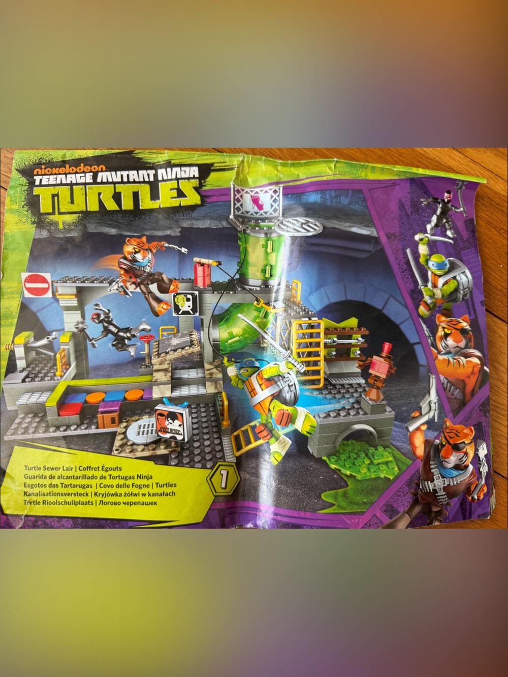 Nickelodeon Teenage Mutant Ninja Turtles Green and Purple Action Playset